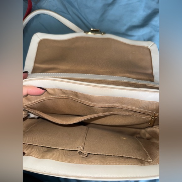 Elegant White Quilted Shoulder Bag - Picture 2 of 2